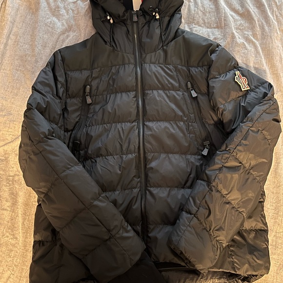 Moncler Camurac Short Down Jacket Size 7 - Picture 7 of 7